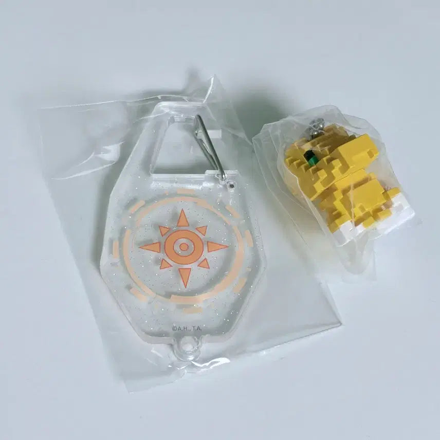 [BUNJANG] Digimon: Crest of Courage Carabiner &amp; Agumon Pixel Figure Keyring / 디지몬 용기의 문장 카라비너 &amp; 아구몬 도트 피규어 키링