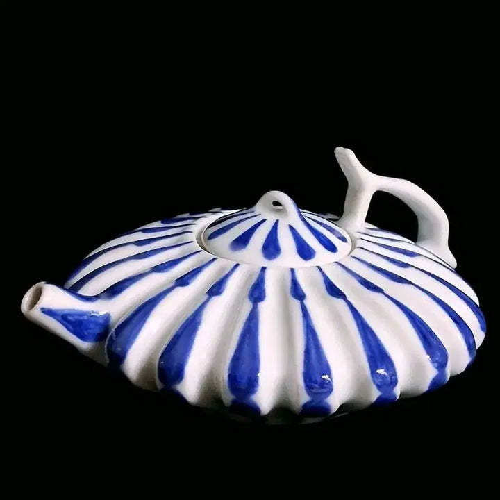 [BUNJANG] Chinese Blue and White Porcelain Lotus Decorated Flat Teapot / 중국 청화백자 연화문 장식용 티팟