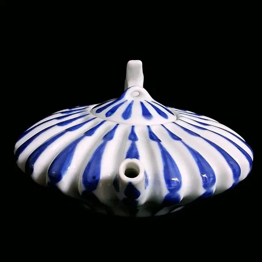 [BUNJANG] Chinese Blue and White Porcelain Lotus Decorated Flat Teapot / 중국 청화백자 연화문 장식용 티팟