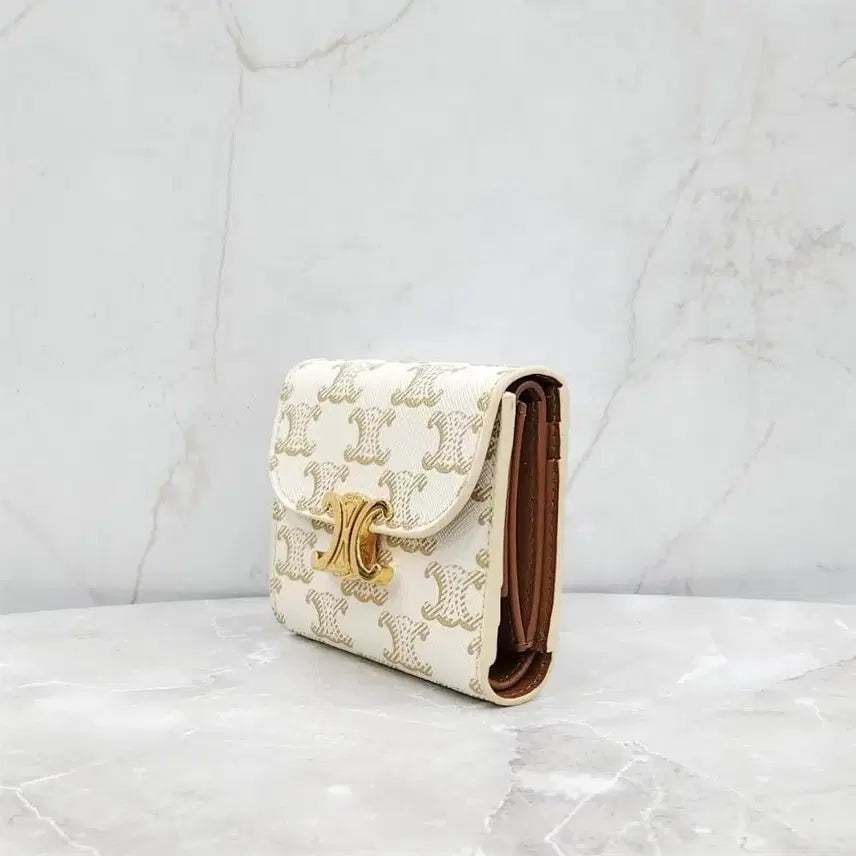 [BUNJANG] Celine Small Triomphe Flap Wallet White Tan / 셀린느 스몰 트리옹프 플랩 지갑 화이트 탠 10D782CQH