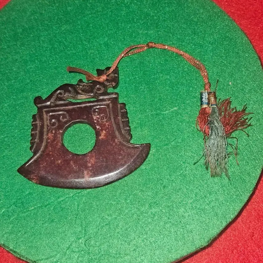 [BUNJANG] Hongshan Culture Style Jade Axe (Jade Yue) Amulet / [풍수/골동] 고풍스러운 홍산문화 스타일 옥도끼(옥월) 벽사 장식품