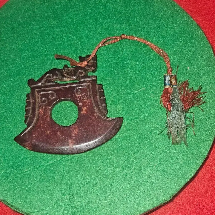 [BUNJANG] Hongshan Culture Style Jade Axe (Jade Yue) Amulet / [풍수/골동] 고풍스러운 홍산문화 스타일 옥도끼(옥월) 벽사 장식품
