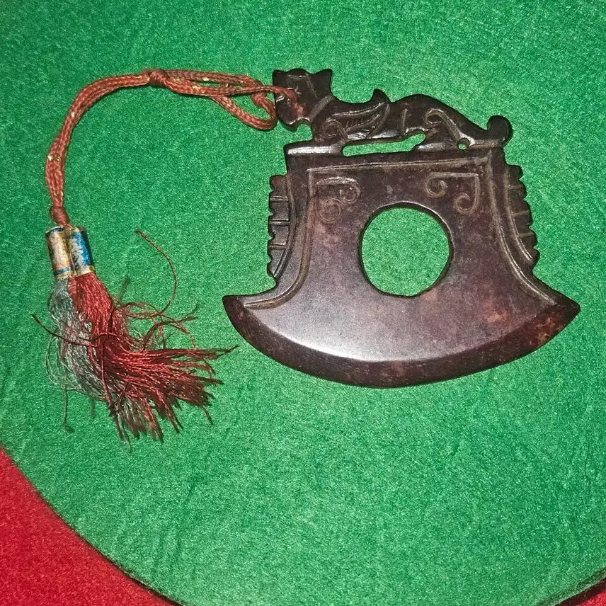 [BUNJANG] Hongshan Culture Style Jade Axe (Jade Yue) Amulet / [풍수/골동] 고풍스러운 홍산문화 스타일 옥도끼(옥월) 벽사 장식품