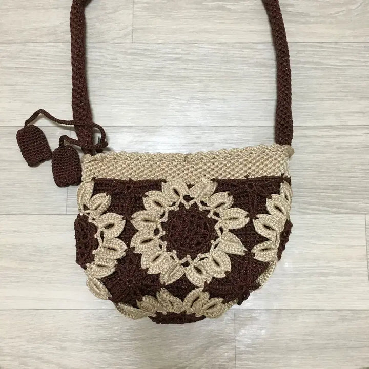[BUNJANG] Crochet Floral Shoulder Bag Brown Beige / 크로셰 꽃무늬 숄더백 브라운 베이지