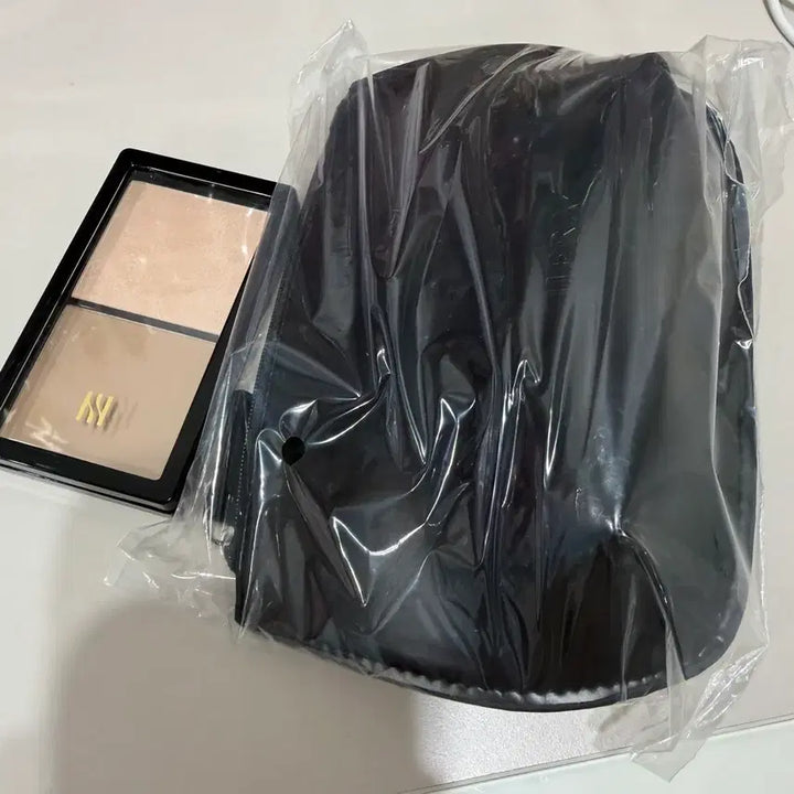 [BUNJANG] Hera Face Contouring Duo Highlighter &amp; Shading Set with Pouch / [새상품] 헤라 페이스 컨투어링 듀오 하이라이터&amp;쉐딩 + 파우치