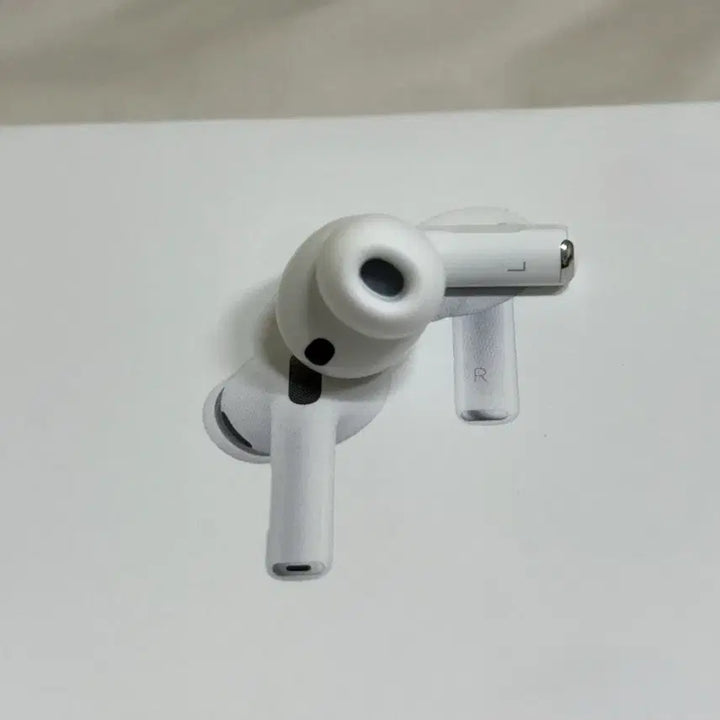 [SOLD OUT] 에어팟프로3 왼쪽 유닛 (3주 사용)