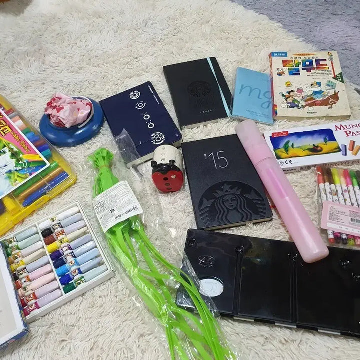 [BUNJANG] Art Supplies Bundle: Pastels, Colored Pencils, Paints, and More / 다양한 종류의 미술용품을 모아봤어요.일괄가격 파스텔, 색연필, 물감 등