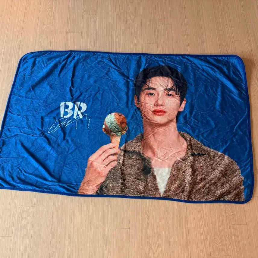 [BUNJANG] Byun Woo Seok Baskin Robbins Blanket + UCIMALL Photokeyring / 변우석 배스킨라빈스 블랭킷+ 유씨몰 포토키링