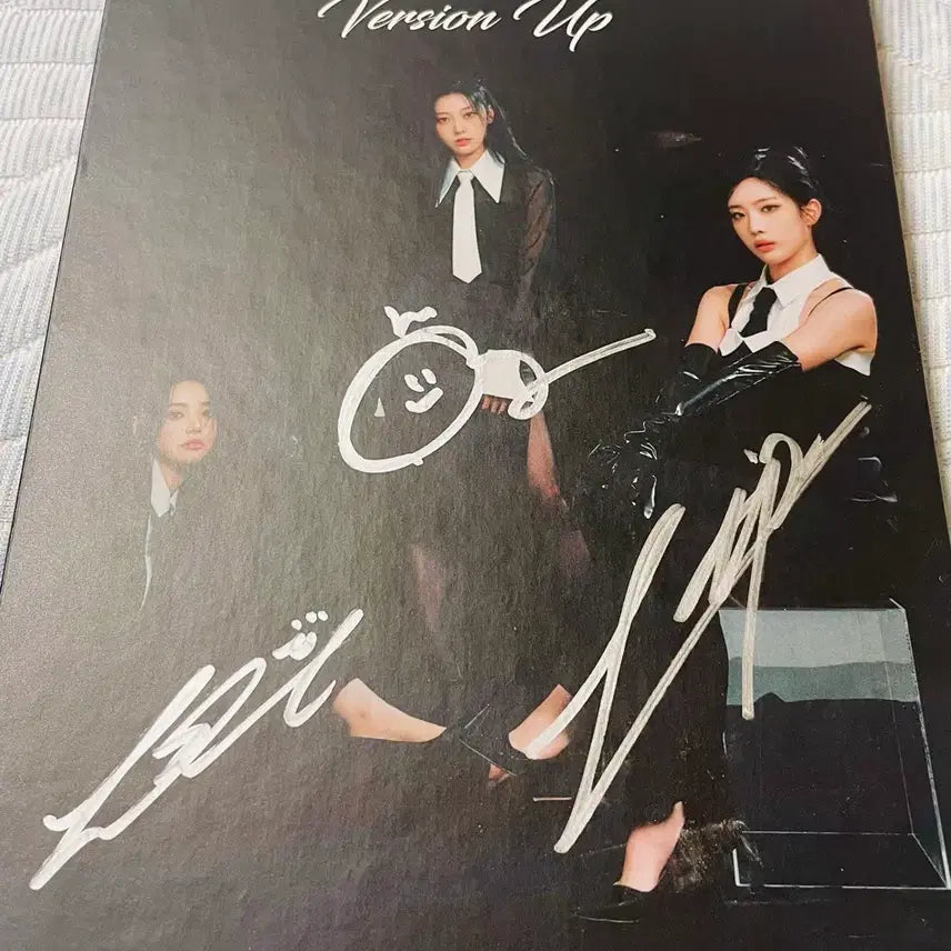 [BUNJANG] ODD EYE CIRCLE Artemis Autographed Album / 오드아이써클 오아써 아르테미스 친필싸인 앨범 비매