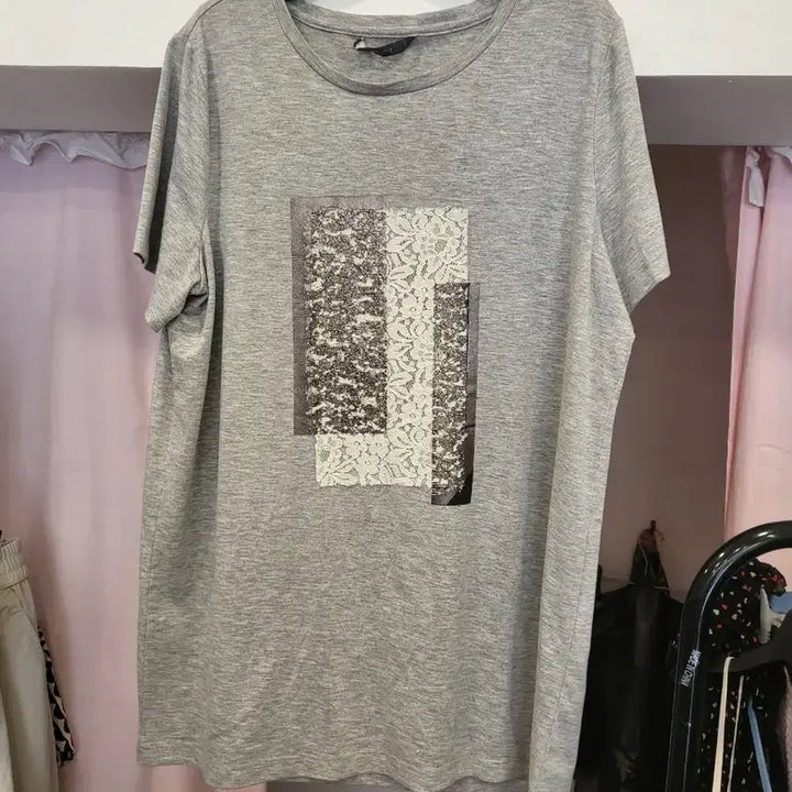 [BUNJANG] Grey Short Sleeve T-Shirt with Pattern Detail / 그래이 반팔 티셔츠 패턴 포인트