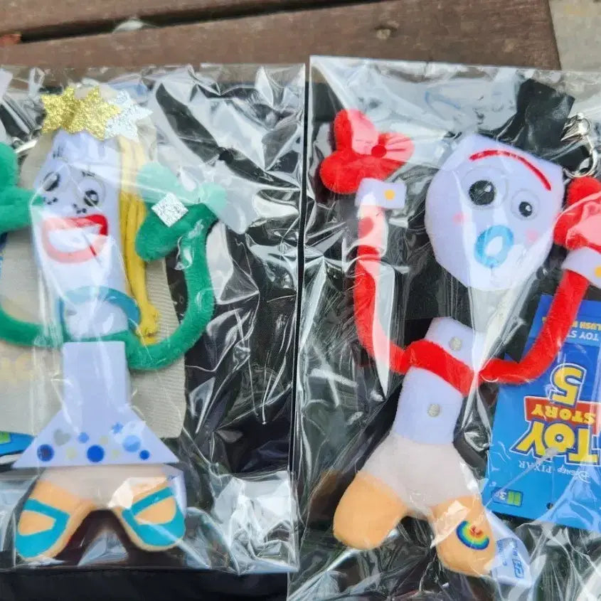 [SOLD OUT] 현물(미개봉)토이스토리5  포키,캐런 웨딩키링