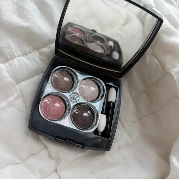 [BUNJANG] Chanel Les 4 Ombres Eyeshadow Palette 202 Tissé Camélia / 샤넬 4구 섀도우 팔레트 202