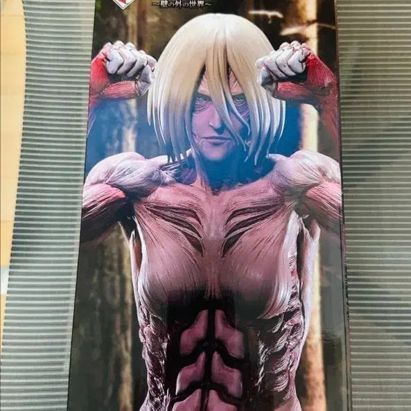 [BUNJANG] Attack on Titan Female Titan Figure (Unsealed) / 진격거 여성형거인  미개봉 팝니다.