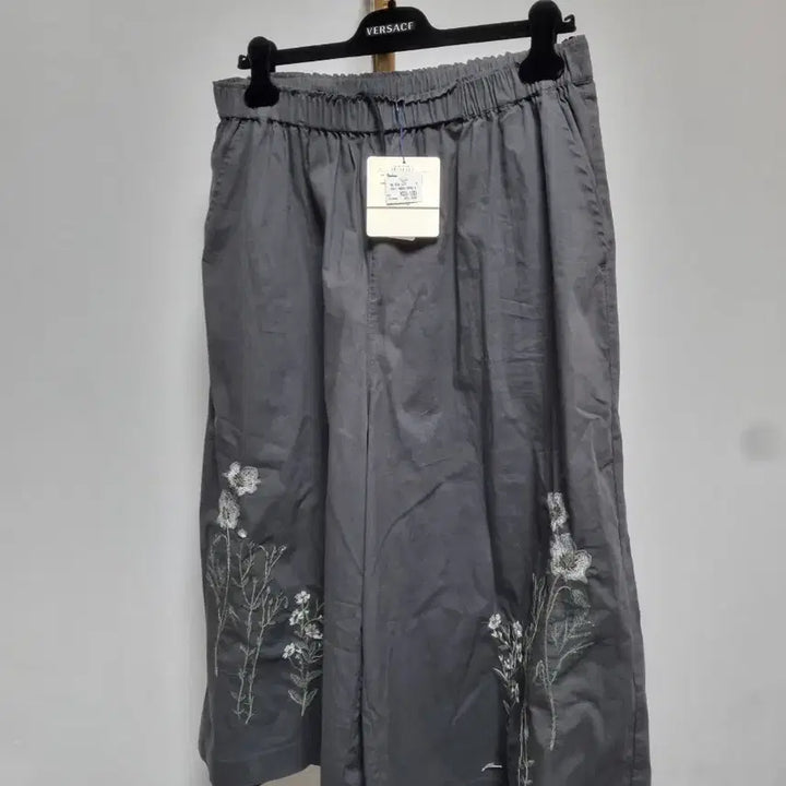 [BUNJANG] Super Hakata Grey Flower Embroidery Pants / 슈퍼하카타 그레이 꽃 자수 바지