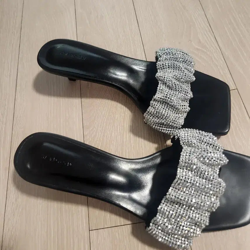 [BUNJANG] Sparkling Cubic Black Sandals / 여름신발(새상품)