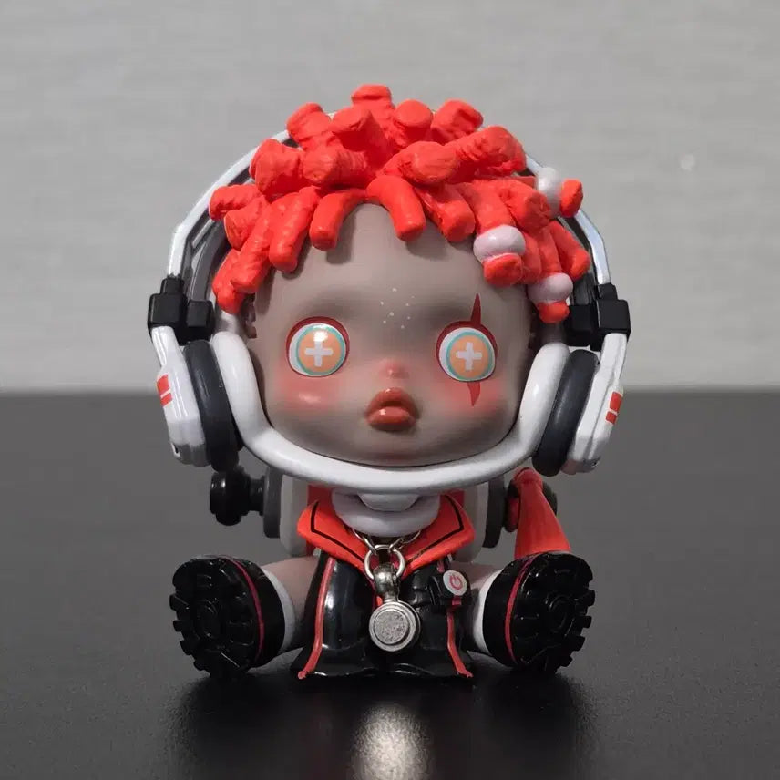 [BUNJANG] Pop Mart Skullpanda City of Night Series Scroll Delivery Figure / [팝마트] 7.1cm 스컬판다 피규어 5탄 시티오브나이트 시리즈 배달원