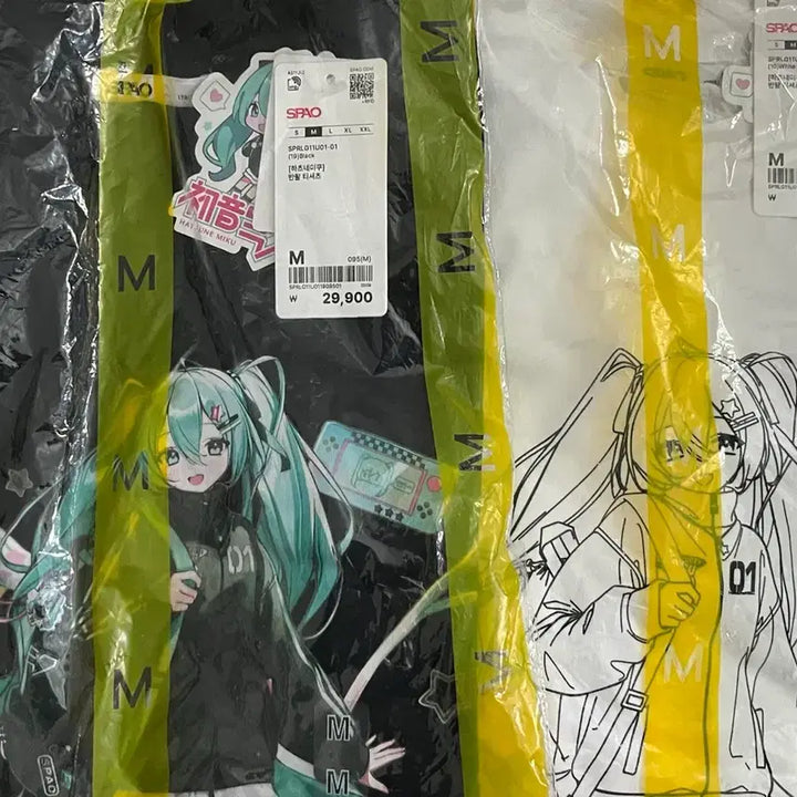 [BUNJANG] SPAO x Hatsune Miku T-Shirt Bundle Set (Black, White, M) / 미개봉 스파오 미쿠 티셔츠 블랙, 화이트 M사이즈 일괄