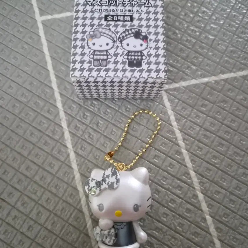 [BUNJANG] Sanrio Hello Kitty Monokuro Figure / 산리오 헬로키티 모노쿠로 피규어