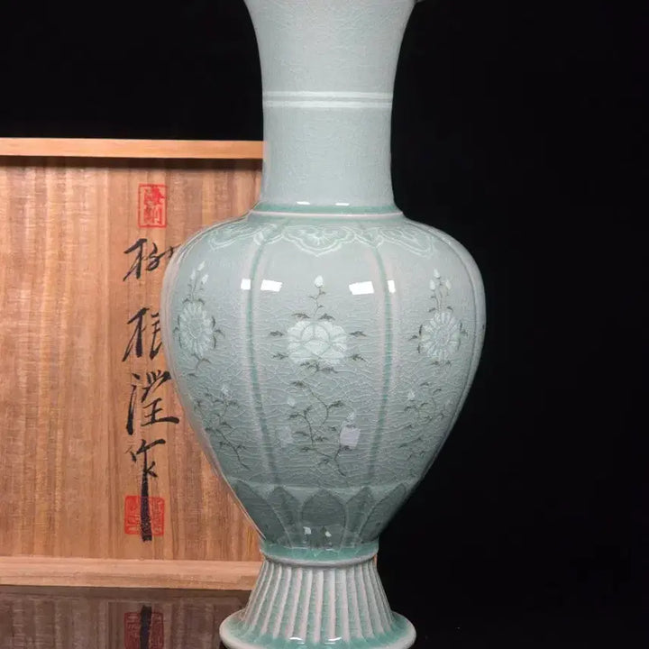 [BUNJANG] Haegang Yu Geun-hyung Celadon Porcelain Vase / 해강 유근형 청자과형병 도자기 작품