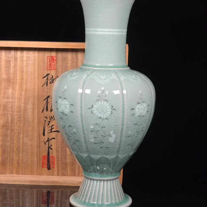 [BUNJANG] Haegang Yu Geun-hyung Celadon Porcelain Vase / 해강 유근형 청자과형병 도자기 작품