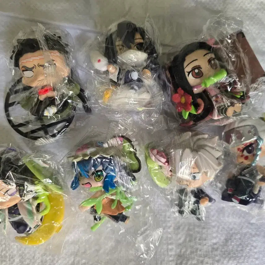 [BUNJANG] Demon Slayer Birth Flower Series Mini Figures Set (7 Types) / 귀멸의 칼날 탄생화 시리즈 미니 피규어 7종피규어