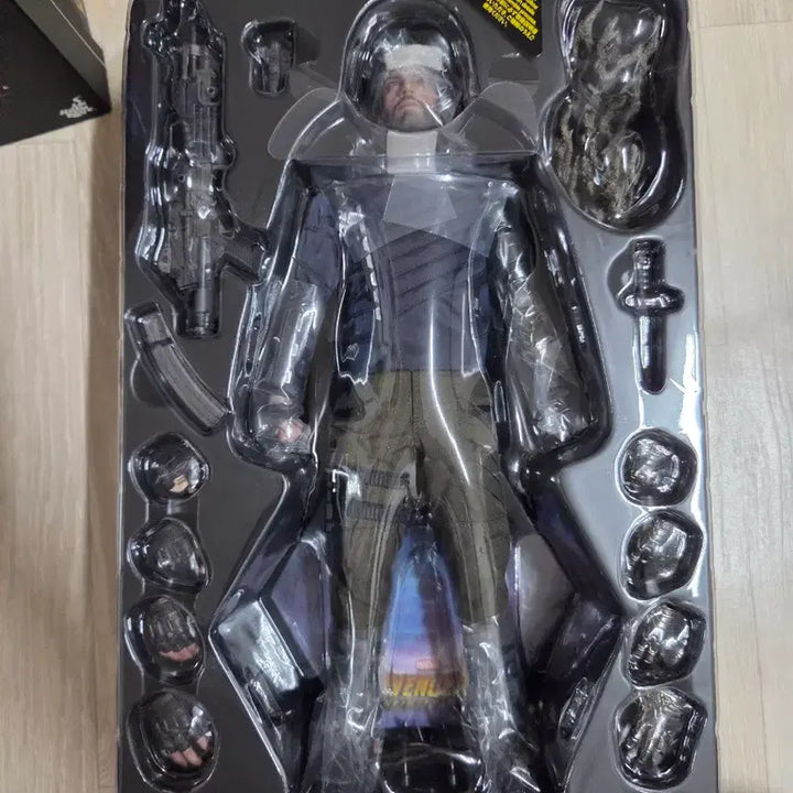 [BUNJANG] Hot Toys Avengers: Infinity War Bucky Barnes 1/6 Scale Figure MMS509 / 핫토이즈 어벤져스 인피니티 워 버키 반즈 1/6 피규어  MMS509