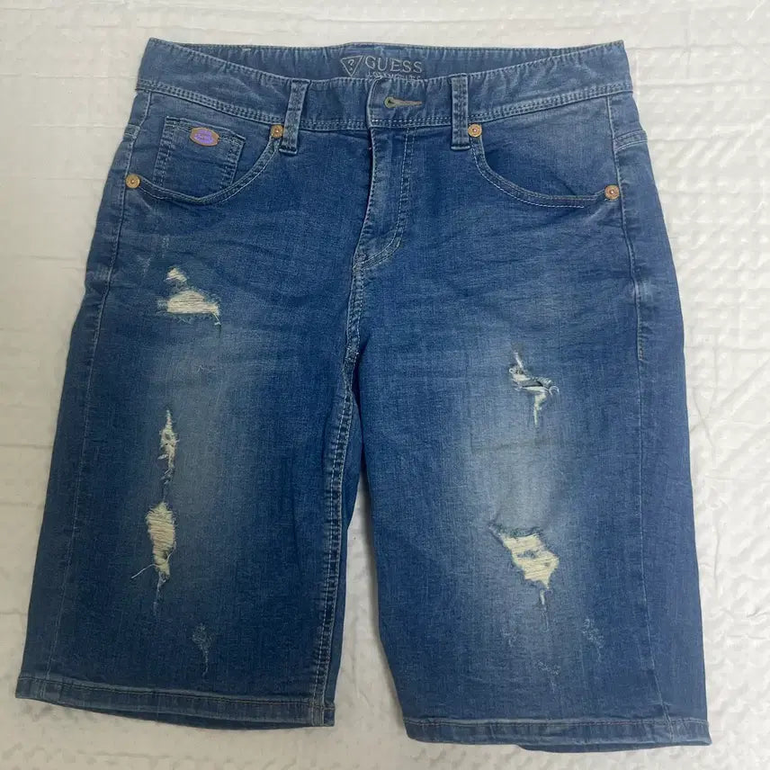 [BUNJANG] Guess Denim Washed Ripped Short Pants / 게스 데님 숏팬츠 청색 워싱 찢청 반바지