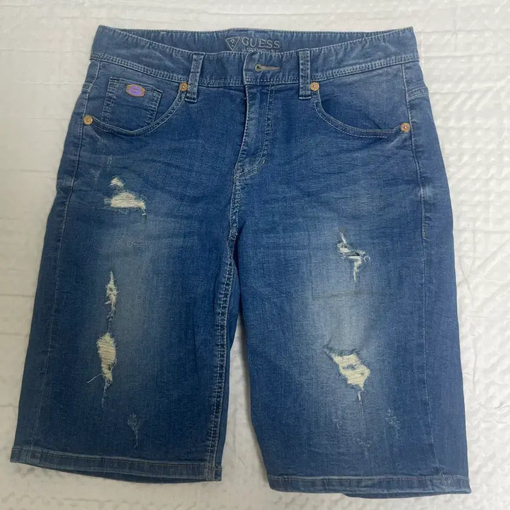 [BUNJANG] Guess Denim Washed Ripped Short Pants / 게스 데님 숏팬츠 청색 워싱 찢청 반바지