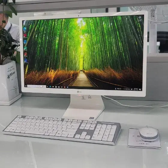 [BUNJANG] LG 24V570 All-in-One PC - 24-inch FHD IPS, Intel Core i5 (7th Gen), 8GB RAM, 256GB SSD + 500GB HDD, Windows 11 Pro / 책상정리 끝 S급] LG 일체형 PC 24V570 i5 24인치