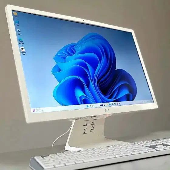[BUNJANG] LG 24V570 All-in-One PC - 24-inch FHD IPS, Intel Core i5 (7th Gen), 8GB RAM, 256GB SSD + 500GB HDD, Windows 11 Pro / 책상정리 끝 S급] LG 일체형 PC 24V570 i5 24인치