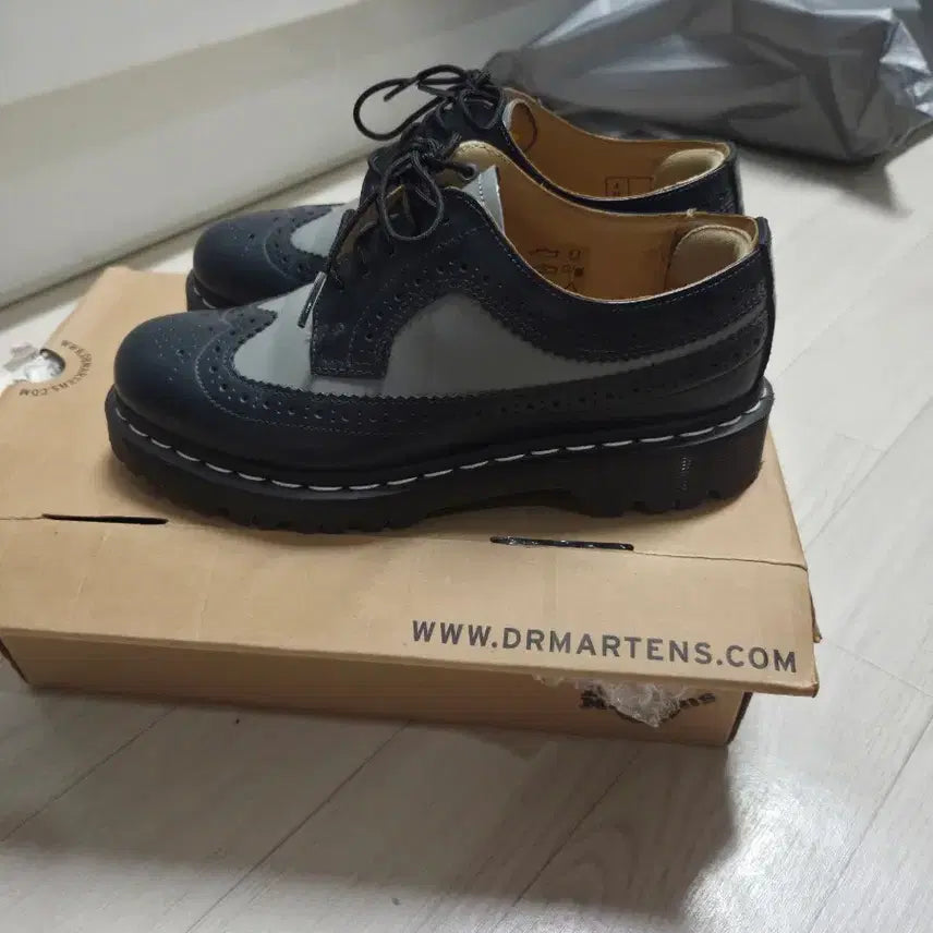 [BUNJANG] Dr. Martens Wingtip Shoes (UK 4) / 닥터마틴 윙팁