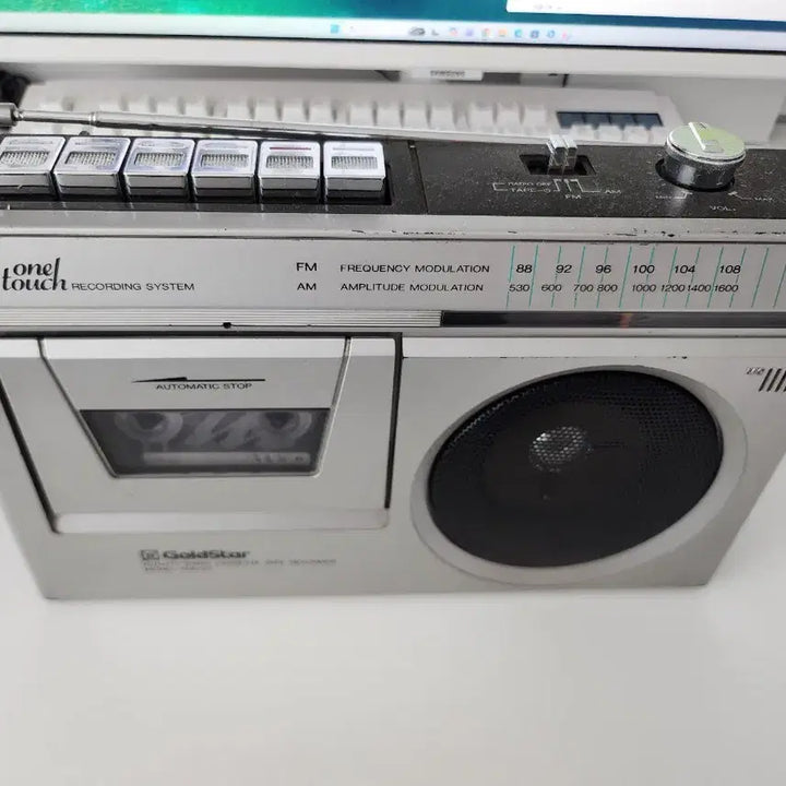 [BUNJANG] Goldstar Cassette Radio / 금성 카세트라디오 작동확인 일부수리필요