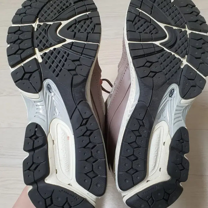 [BUNJANG] New Balance 2002R Sneakers / 뉴발란스 2002R 운동화