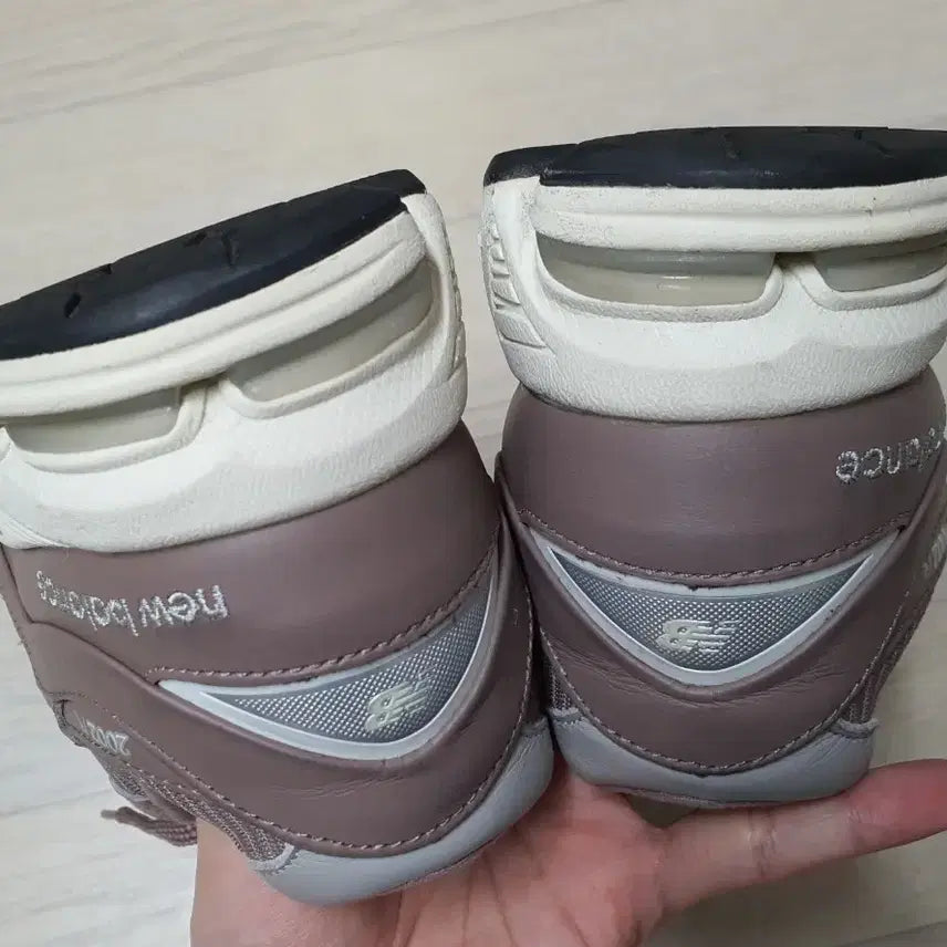 [BUNJANG] New Balance 2002R Sneakers / 뉴발란스 2002R 운동화