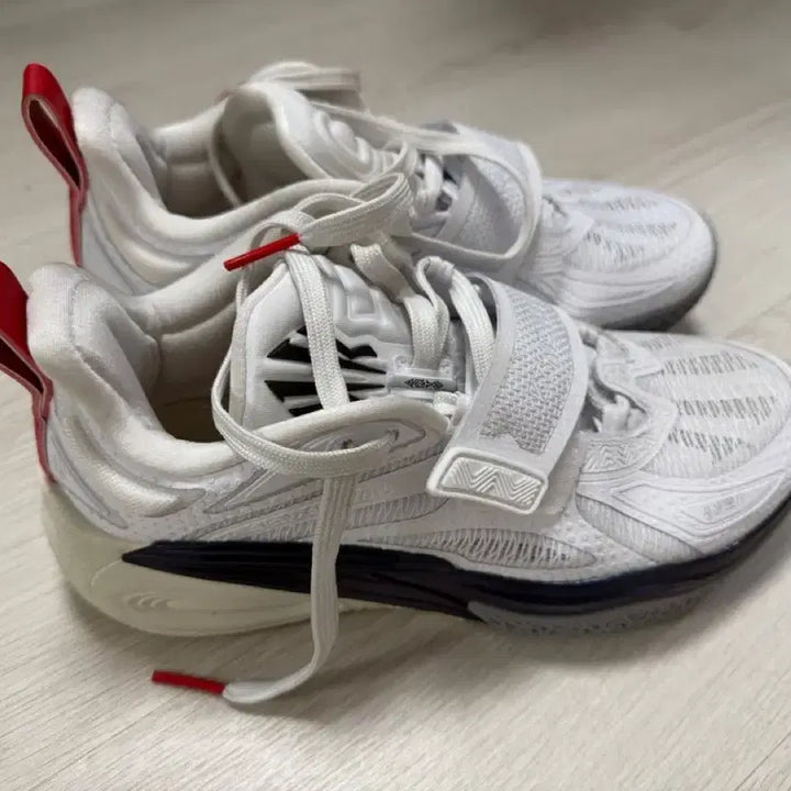 [BUNJANG] Anta Kai 1 Taeguk Sneakers Size 250 / 안타 카이1 태극 250사이즈