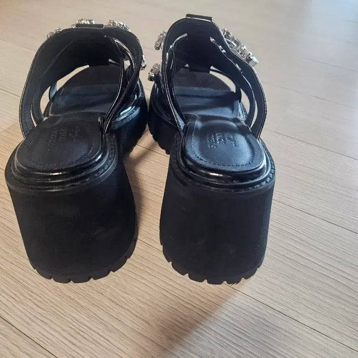 [BUNJANG] SUECOMMA BONNIE Chain Embellished Sandals / 슈콤마보니 체인장식슈즈