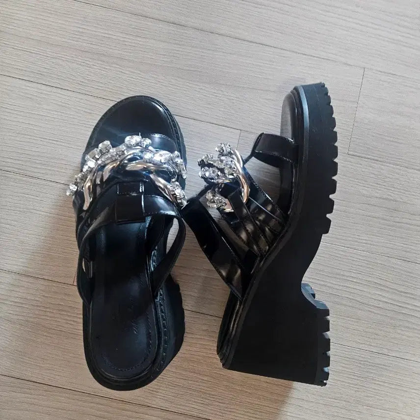 [BUNJANG] SUECOMMA BONNIE Chain Embellished Sandals / 슈콤마보니 체인장식슈즈