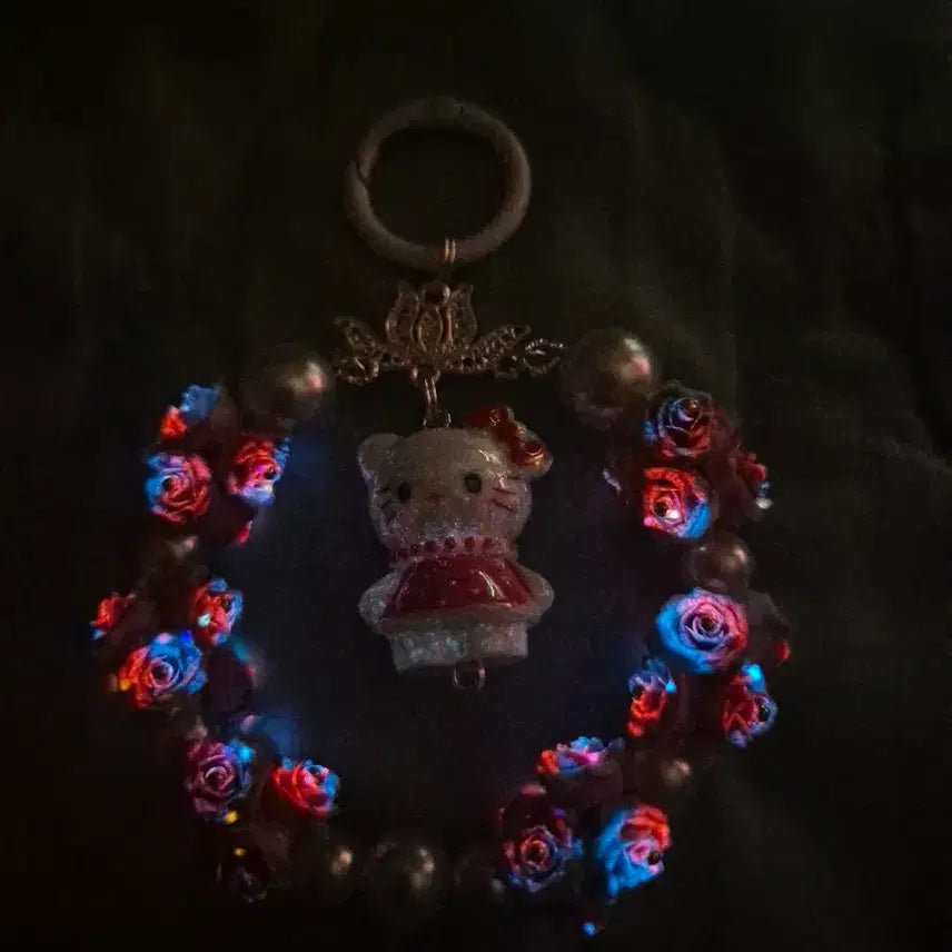 [BUNJANG] Hello Kitty Luminous Flower Wreath Keychain (Red) / 키티 야광꽃 리스 키링(레드)