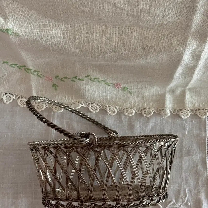 [BUNJANG] Antique Wicker Lace Basket / 앤티크 실플 레이스 바구니
