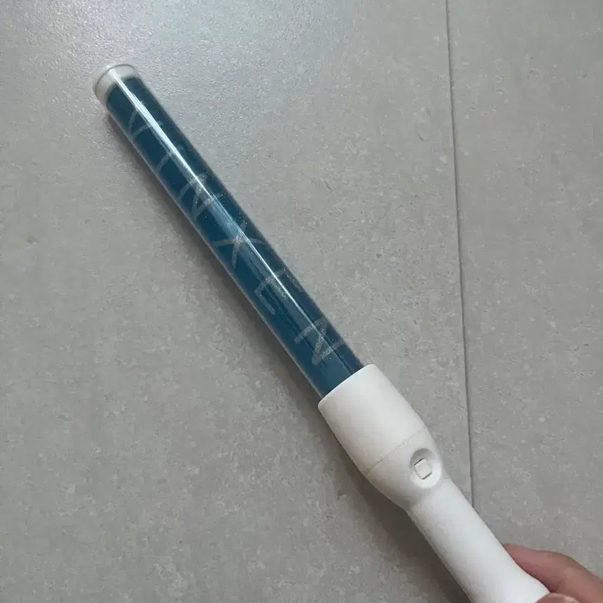 [BUNJANG] VINCENZO Lightstick / 뚜껑없는 작동 잘되는 빈첸응원봉 팝니다