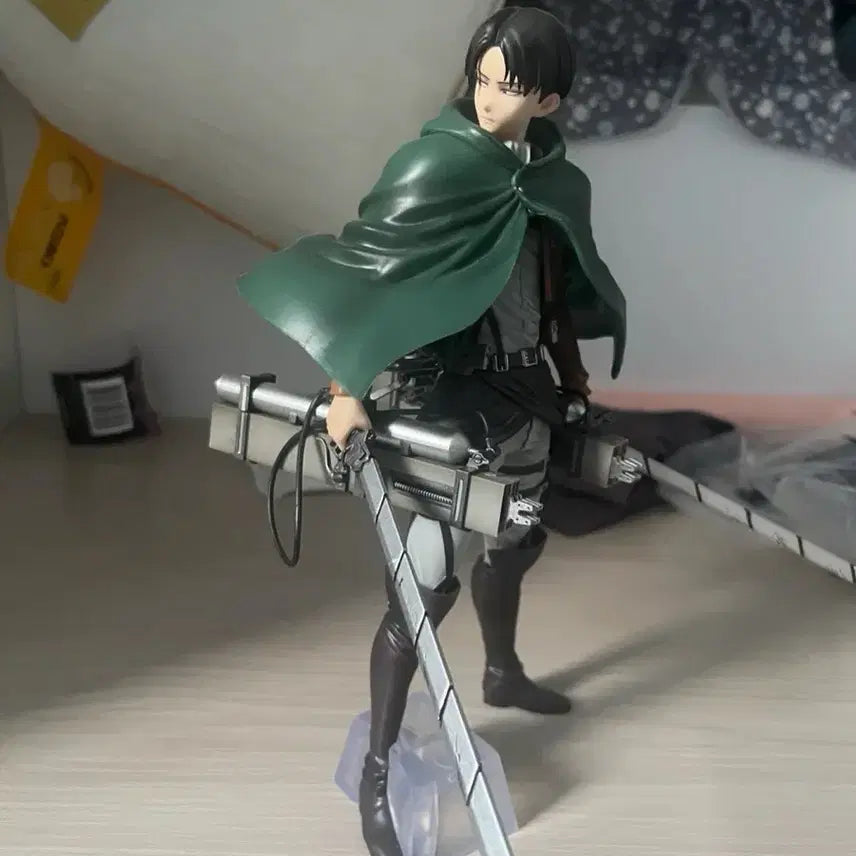 [BUNJANG] Attack on Titan Levi Beast Titan Figure - B Prize / 진격거 리바이 짐승거인 B상 피규어 팝니다