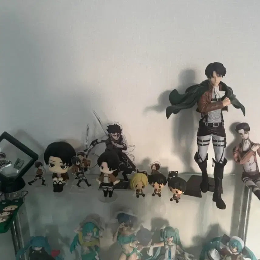 [BUNJANG] Attack on Titan Levi Goods Set (Includes Lookup) / 진격의거인 리바이 위주 굿즈세트(룩업포함)