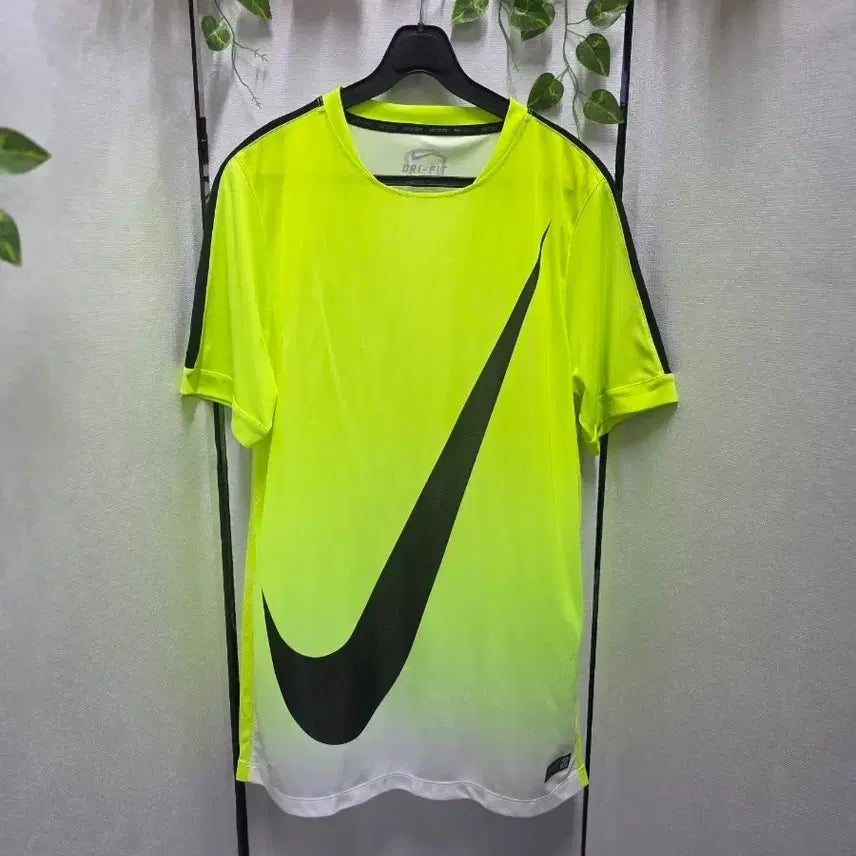 [BUNJANG] Nike Big Swoosh Dri-FIT T-Shirt / 나이키빅스우시티셔츠