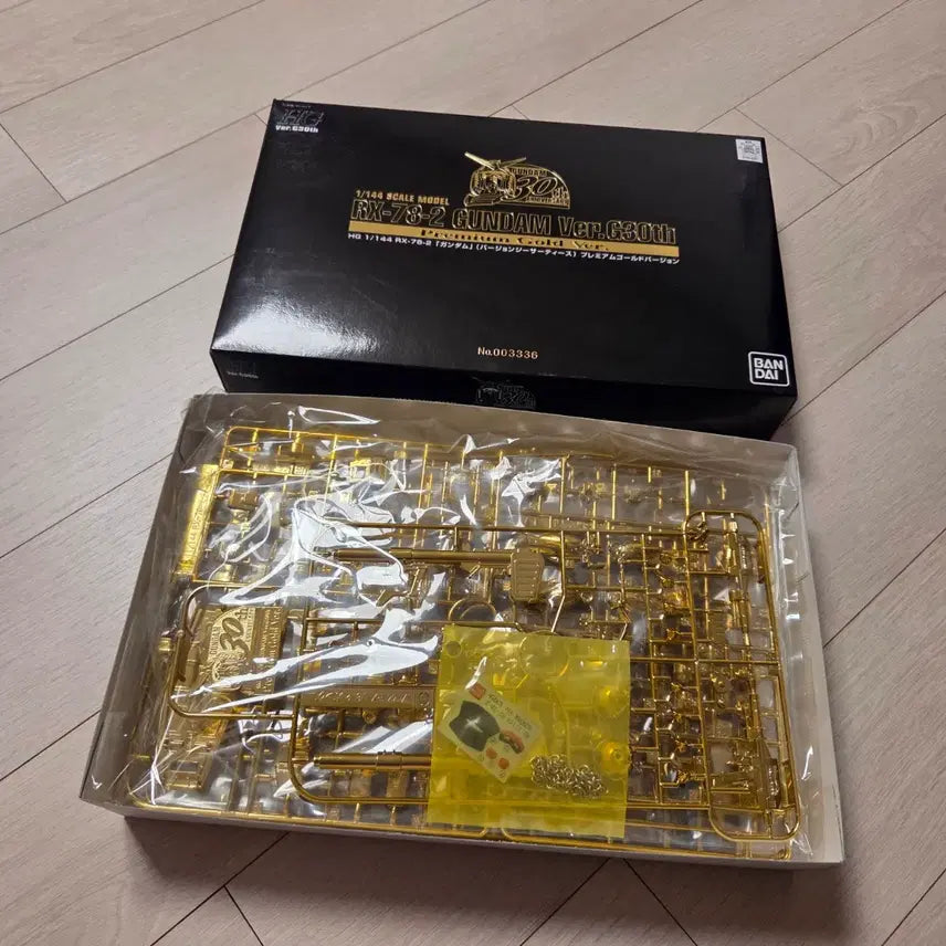 [BUNJANG] HG RX-78-2 Gundam 30th Anniversary Premium Gold Version / HG RX-78-2 퍼스트 건담 30주년 프리미엄 골드 버전