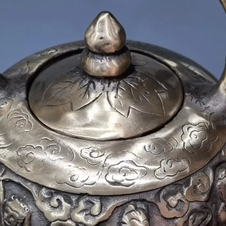 [BUNJANG] Antique Brass Eight Immortals Teapot (Qianlong Mark) / 골동품 황동 팔선문 주전자 (건륭년제 낙관)