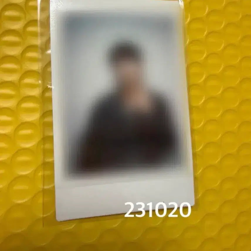 [BUNJANG] LUCY Choi Sangyeop Signed Polaroid / 루시 최상엽 싸인폴라로이드
