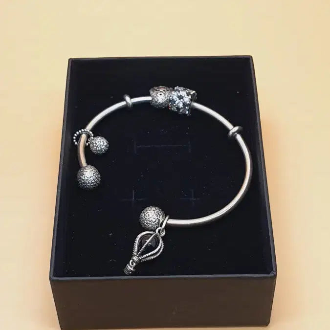 [BUNJANG] Pandora Moments Pavé Clasp Open Bangle Sterling Silver Bracelet 596438CZ / 판도라 모멘츠 파베 캡스 오픈 뱅글 실버 팔찌, 596438CZ