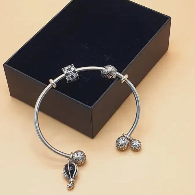 [BUNJANG] Pandora Moments Pavé Clasp Open Bangle Sterling Silver Bracelet 596438CZ / 판도라 모멘츠 파베 캡스 오픈 뱅글 실버 팔찌, 596438CZ
