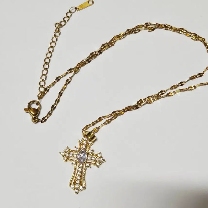 [BUNJANG] Gold Cubic Cross Pendant Necklace / 십자가 목걸이 금색 큐빅