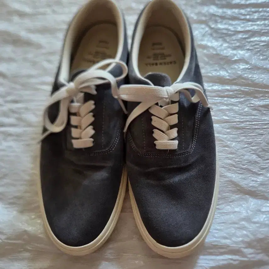 [BUNJANG] Catchball Original Holiday Suede Ash Sneakers / [300] 캐치볼 오리지날 홀리데이 스웨이드 애쉬 스니커즈 운동화